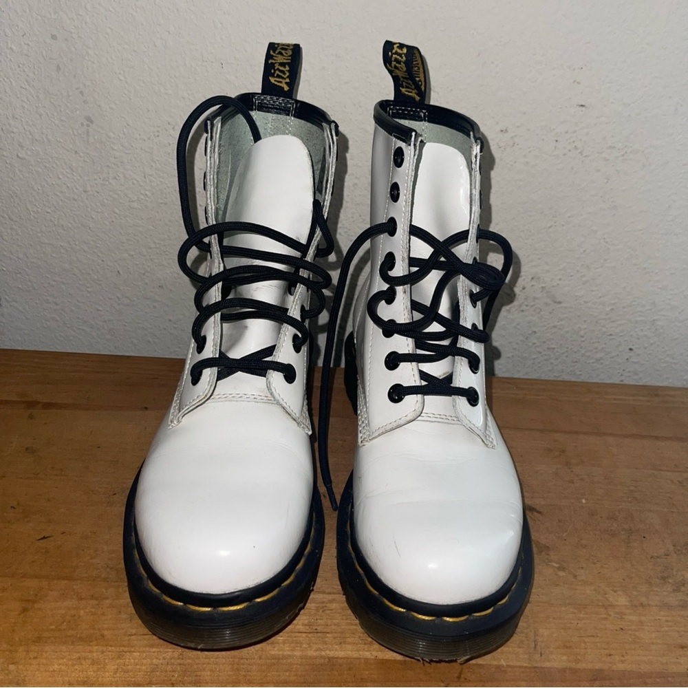 Dr. Martens 1460 Smooth Leather White Lace Up 8 Eye Women’s Boots 11821 Sz 6 - Picture 2 of 9